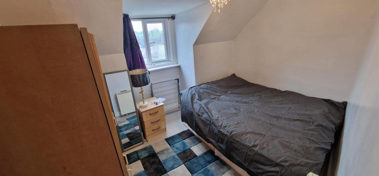 Cosy 2 Bedroom Flat - Sleeps 6 People - Close To Lewisham Dlr/Train Station Londres Exterior foto